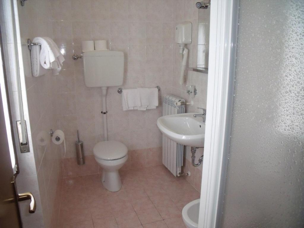 Double Room Balcony Lake View,134305266:JPEG